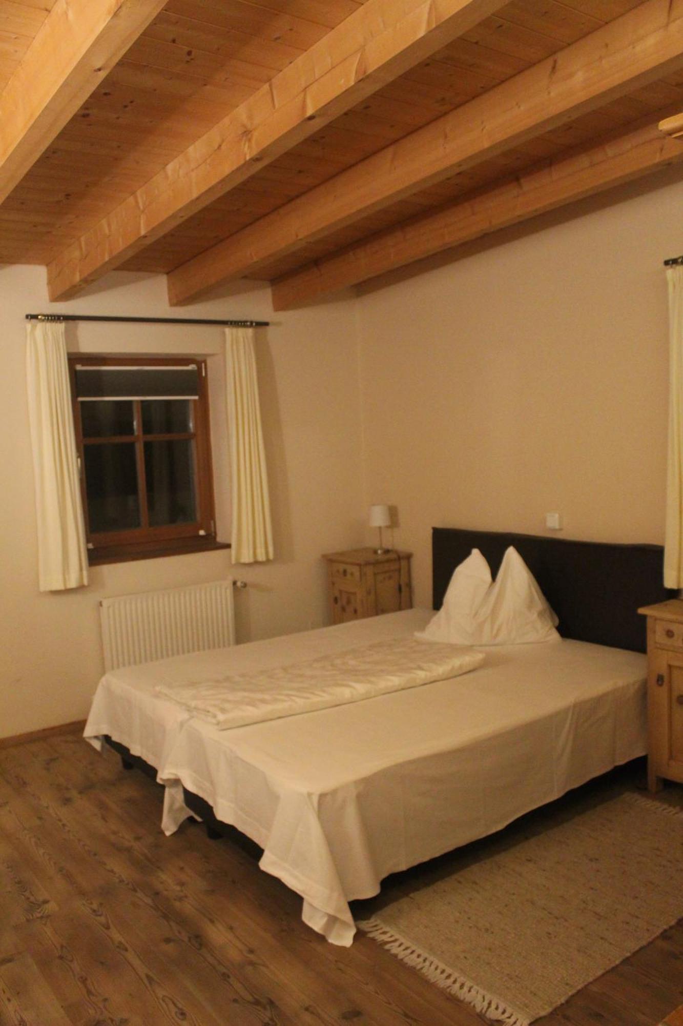 Hotel Garni Zum Hirschen Malles Venosta Exterior photo